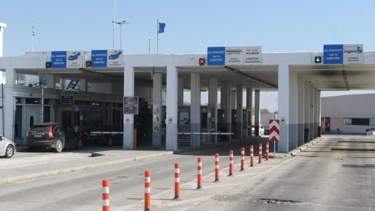 Έβρος: Τούρκος προσπάθησε να περάσει από τα σύνορα όπλα μέσα σε φορτηγό με ψάρια - Ερευνες για τον προορισμό τους