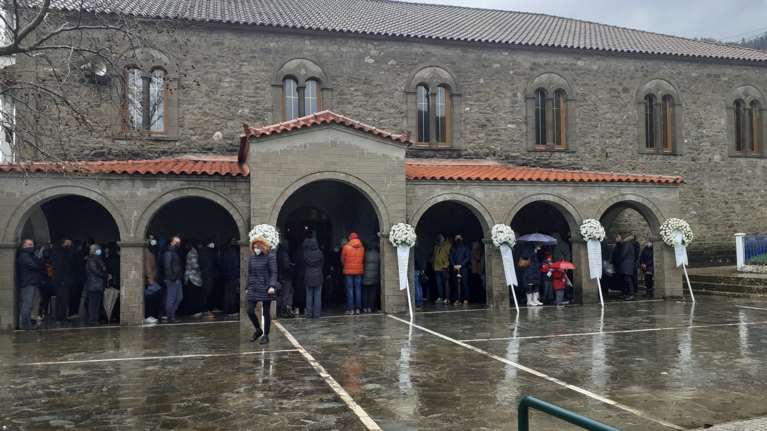 Ανείπωτος πόνος στα Τζουμέρκα: Συγγενείς και φίλοι είπαν τελευταίο αντίο στον 21χρονο Ερμή Θεοχαρόπουλο