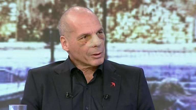 Ξυλοδαρμός Βαρουφάκη: Μέλη συμμορίας μπαχαλάκηδων οι δύο συλληφθέντες - Τον κλωτσούσαν με μανία στο πρόσωπο όταν έπεσε κάτω