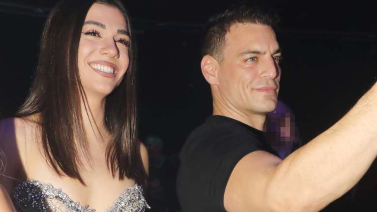 Μελίνα Νικολαΐδη &amp; Δημήτρης Φιντιρίκος: Τα στιγμιότυπα όλο αγάπη στην πρεμιέρα της Δέσποινας Βανδή