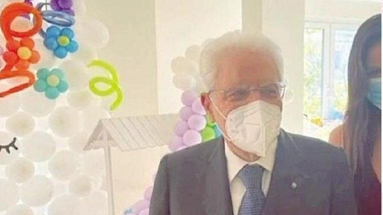 Ιταλία: O πρόεδρος Ματαρέλα ψάχνει μόνος του να νοικιάσει σπίτι στη Ρώμη και βγάζει &quot;σέλφι&quot; [Εικόνα]