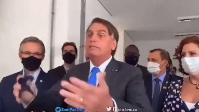 Απίστευτη επίθεση Μπολσονάρου σε δημοσιογράφο: Σκάσε! Δεν φοράω μάσκα και πάω όπου θέλω, όπως θέλω, εντάξει; [Βίντεο]