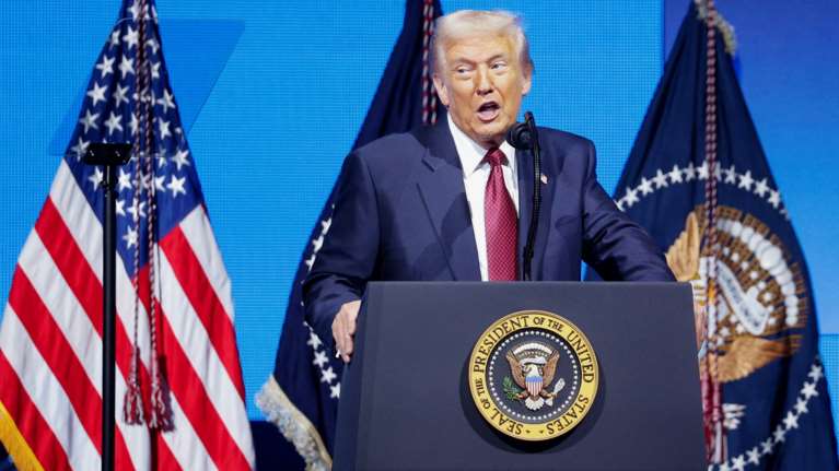 Ο Τραμπ βάζει τους "Αδελφούς Μουσουλμάνους" στη μαύρη λίστα των "ξένων τρομοκρατικών οργανώσεων"