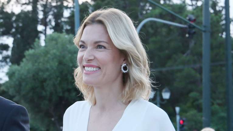 Η Βίκυ Καγιά το βρήκε: Αυτό είναι το ιδανικό φόρεμα για το γραφείο από το Mango