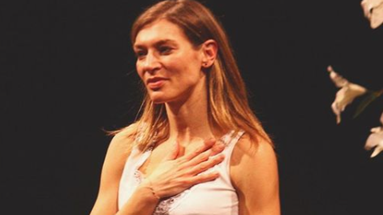 Η Ζέτα Δούκα καλεί τα θύματα να μιλήσουν: &quot;Βασανίστηκες και πρέπει να γιατρευτείς. Μη φοβάσαι&quot;