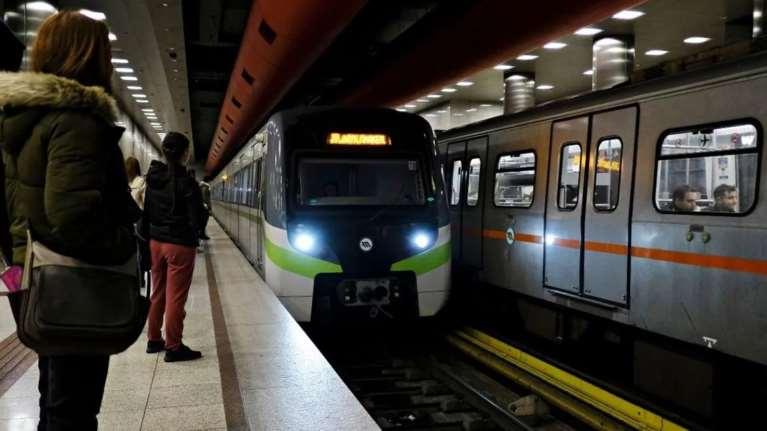 Νεκρός ο άνδρας που έπεσε στις γραμμές του μετρό στην Εθνική Άμυνα - Αποκαταστάθηκε η κυκλοφορία