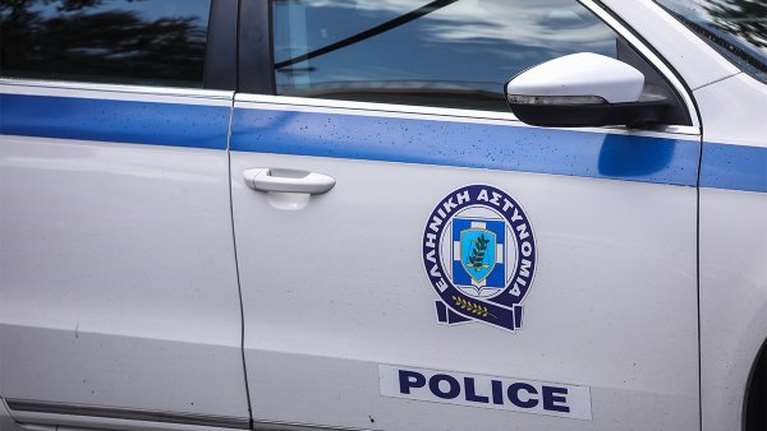 Γλυφάδα: Οικιακή βοηθός έκλεψε 24.000 ευρώ από τους εργοδότες της- Τις 20.000 πρόλαβε και τις έστειλε στη Γεωργία