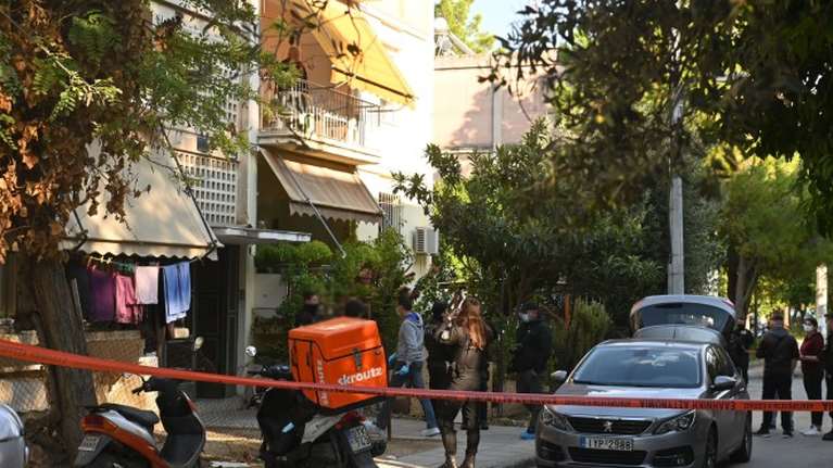 Έγκλημα στο Αιγάλεω: &quot;Σκότωσε τη μάνα μου&quot;, φώναζε ο γιος της 54χρονης - Συγκλονιστικές μαρτυρίες