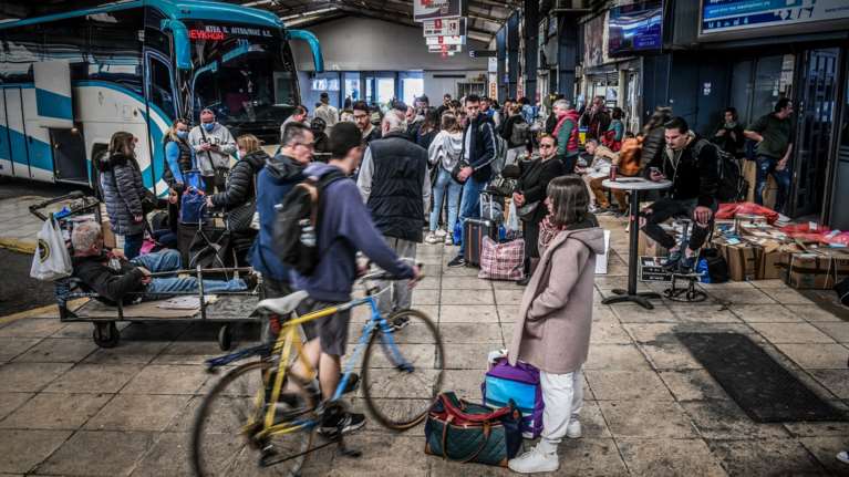 Καθαρά Δευτέρα: Κάθε 5 λεπτά φεύγουν λεωφορεία από τα ΚΤΕΛ του Κηφισού - 400 δρομολόγια μόνο για την Πάτρα
