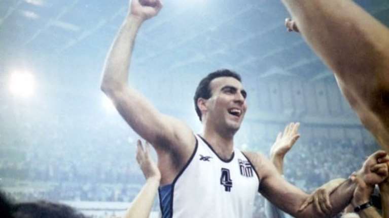 Η ιστορική φανέλα του Γκάλη από το Euro &#39;87 σε δημοπρασία για τον κορονοϊό [εικόνες και video]