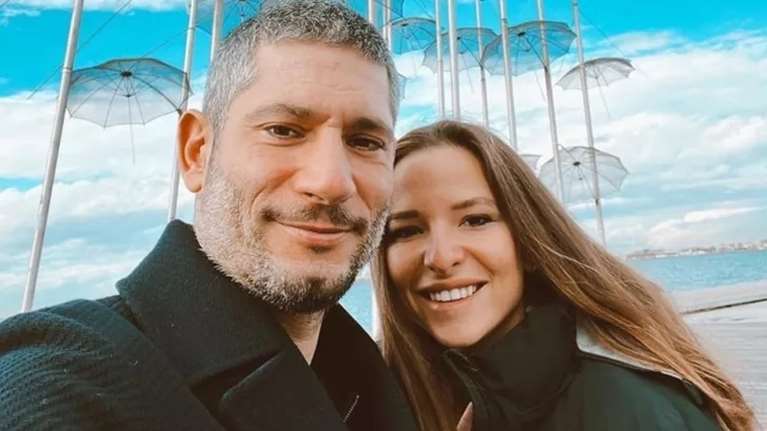 Η Εριέττα Κούρκουλου Λάτση φωτογραφίζει τον γιο της και τον σύζυγό της στη θάλασσα γράφοντας τα πιο όμορφα λόγια