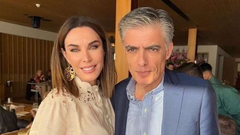 Τατιάνα Στεφανίδου - Νίκος Ευαγγελάτος: Σε οικογενειακή ταβέρνα στο Μεγανήσι - Με τον ιδιοκτήτη του εστιατορίου