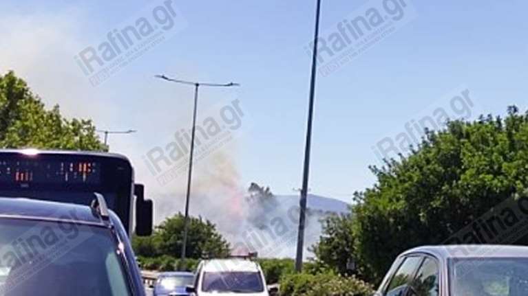 Φωτιά στη Ραφήνα: Εκλεισε η λεωφόρος Μαραθώνος - Διακοπή της κυκλοφορίας