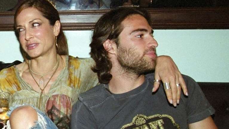 &quot;Είμαι στα ωραία μου&quot;: H Άννα Βίσση με τον 29χρονο τότε Κώστα Φραγκολιά αγκαλιά το μακρινό 2004