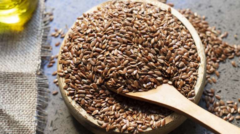 Σπόροι chia vs. λιναρόσποροι: Ποιες είναι οι διαφορές τους και τι είναι καλύτερο;