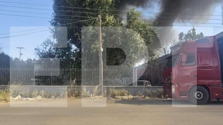 Θεσσαλονίκη: Φωτιά σε εταιρεία ανακύκλωσης στη Σίνδο - Εστάλη μήνυμα 112 [εικόνες]