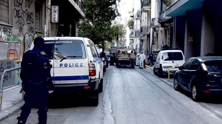 Αστυνομική επιχείρηση στα Εξάρχεια: Σφραγίζουν κτίριο- ορμητήριο αντεξουσιαστών στην οδό Ζαΐμη