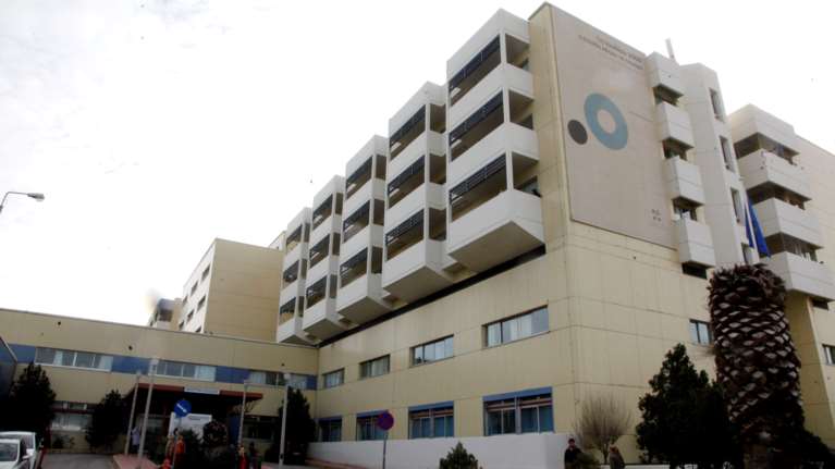 Συναγερμός στο &quot;Θριάσιο&quot; - Θετικός στον κορονοϊό γιατρός της ΜΕΘ