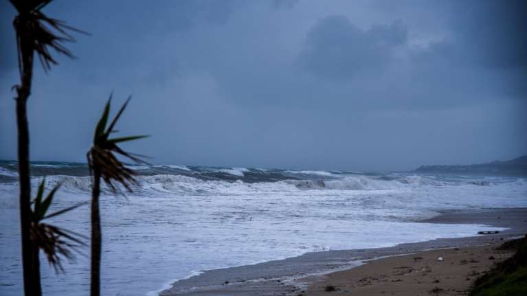 Καιρός: Παραμένει το φθινοπωρινό σκηνικό με ισχυρούς ανέμους ως 9 μποφόρ - Η θερμοκρασία στην Αττική