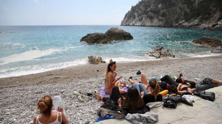 Ιταλία: Δεύτερη δόση στην...παραλία - Προσαρμόζεται στις καλοκαιρινές διακοπές η στρατηγική εμβολιασμού