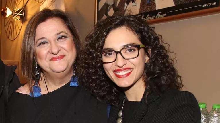 Eλισάβετ Κωνσταντινίδου: Αγκαλιά με τον πρώην σύζυγό της σε θεατρική πρεμιέρα