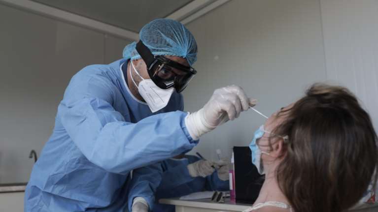 Κορονοϊός: Στομαχικές διαταραχές, διάρροια και εμετοί τα πιο συχνά συμπτώματα στα παιδιά