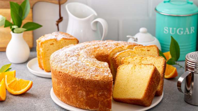 Η μόνη συνταγή για κέικ που χρειάζεσαι: Χωρίς μίξερ με 4 μόνο υλικά - Σούπερ αφράτο, φανταστικά εύκολο