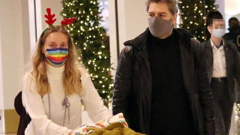 Αλέξανδρος Μπουρδούμης – Λένα Δροσάκη: Η τελευταία τους οικογενειακή βόλτα πριν την αλλαγή του χρόνου