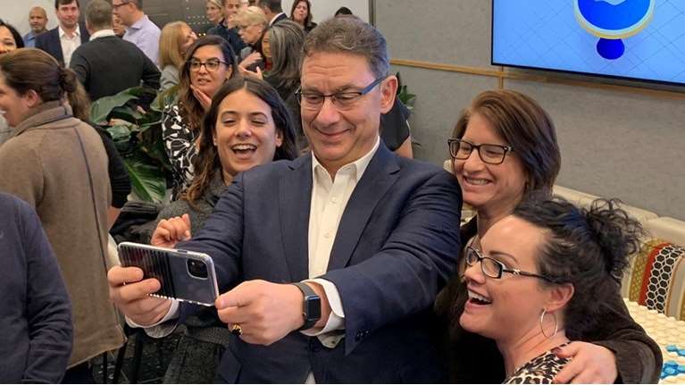 Pfizer - Άλμπερτ Μπουρλά: Θαυμάσιο αν ένας Έλληνας και ένας Τούρκος σώσουν τον κόσμο - Το μήνυμα για την κορονο-Θεσσαλονίκη