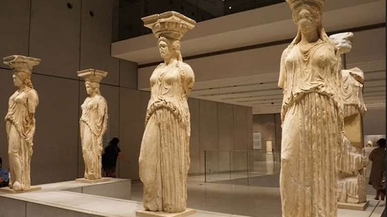 11 χρόνια Μουσείο Ακρόπολης: Λαμπερές οι Καρυάτιδες και τα νέα εκθέματα