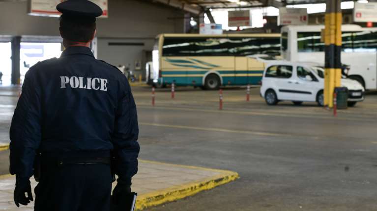 ΚΤΕΛ - Δρομολόγιο τρόμου από Αθήνα για Βόλο: 68χρονος έφτυνε χωρίς μάσκα και απειλούσε πολίτες