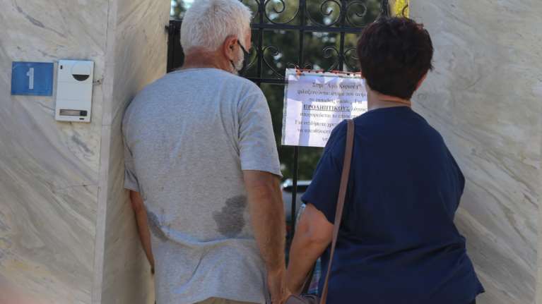 Δύο άντρες και τρεις γυναίκες πίσω από 35 κλοπές, απάτες και ληστείες σε βάρος ηλικιωμένων - Πώς &quot;μάρκαραν&quot; τα θύματα