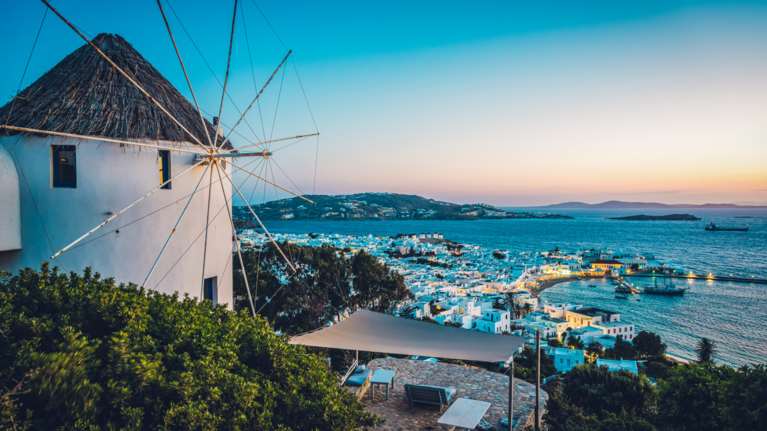 ΑΑΔΕ: Εξι νέα "λουκέτα" σε καταστήματα σε Μύκονο, Αθήνα και Πόρο