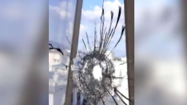 Ανησυχία στους γονείς: Νέο περιστατικό με αδέσποτη σφαίρα σε δημοτικό σχολείο στο Μενίδι