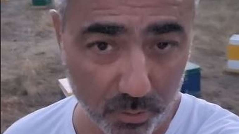 Φωτιά Δερβενοχώρια - Σπαρακτικό βίντεο με την απόγνωση μελισσοκόμου: Για εμάς οι μέλισσες είναι σαν παιδιά μας