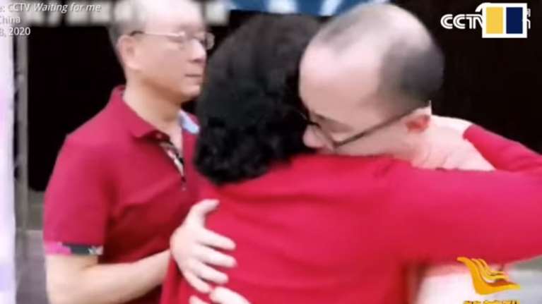 Συγκινητικό βίντεο: Ζευγάρι στην Κίνα βρήκε τον γιο του που είχε απαχθεί πριν από 32 χρόνια!