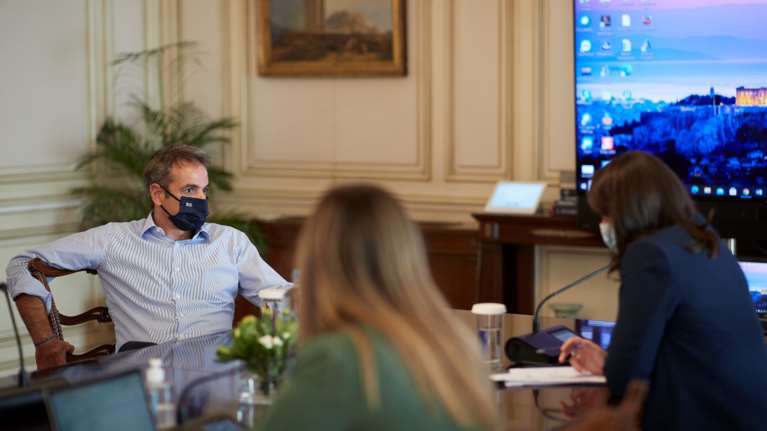 Άνοιγμα σχολείων: Σύσκεψη στο Μαξίμου υπο τον Κυριάκο Μητσοτάκη για τη νέα σχολική χρονιά