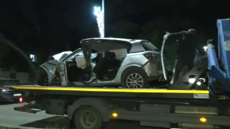 Νέα Σμύρνη: Σοβαρό τροχαίο στις γραμμές του Τραμ - Διαλύθηκε το ΙΧ, 2 τραυματίες [βιντεο]