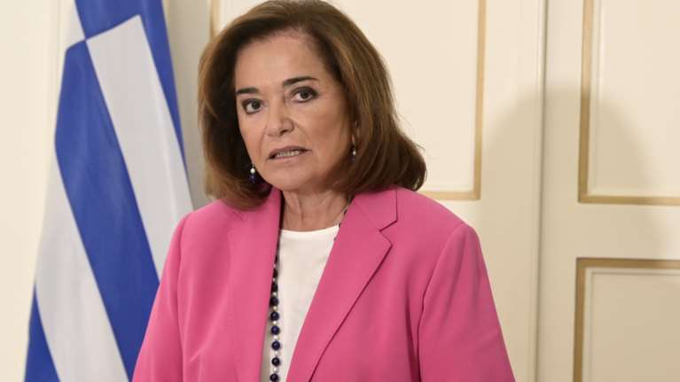 Ντόρα Μπακογιάννη: Αναβάλλει την επίσκεψή της στα Σφακιά εξαιτίας του ξαφνικού θανάτου του 25χρονου Νίκου
