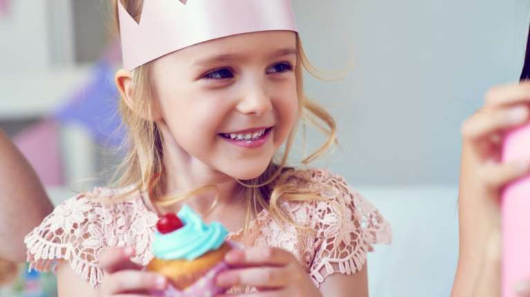 &quot;Μην φέρνετε cupcakes στην τάξη για κέρασμα&quot;: Το βίντεο της δασκάλας που είδαν πάνω από 1.5 εκατομμύριο γονείς