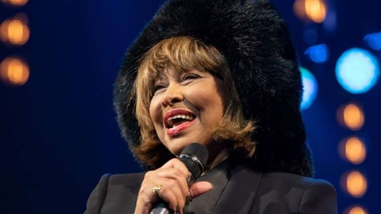 Η τραγική ζωή της Τίνα Τέρνερ: Η κακοποίηση του Άικ, η αυτοκτονία του γιου της, οι δικοί της φόβοι