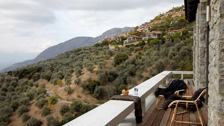 Ενα καταπληκτικό σπίτι στην Αράχοβα - Παράδοση και μινιμαλισμός για κάθε εποχή του χρόνου