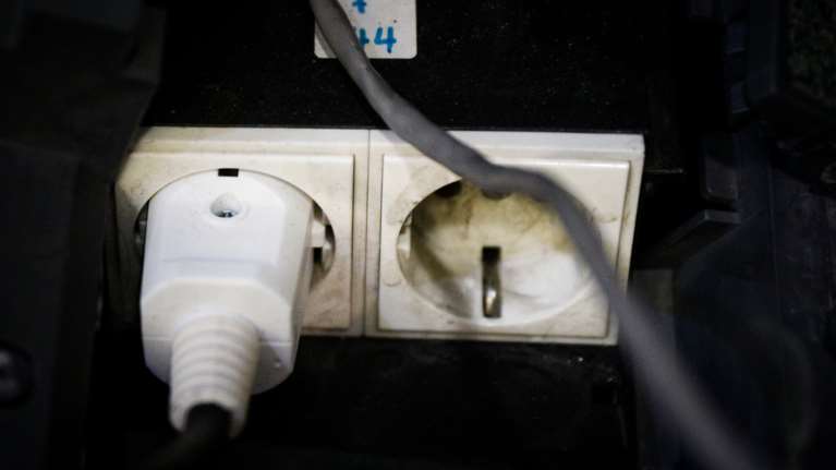 Στα ύψη η τιμή ηλεκτρικού ρεύματος στην ΕΕ - Συγκριτικά στοιχεία