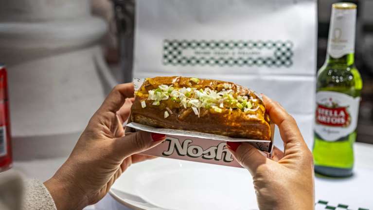 Εσύ έχεις δοκιμάσει το νέο street food trend που ακούει στο όνομα lobster roll;