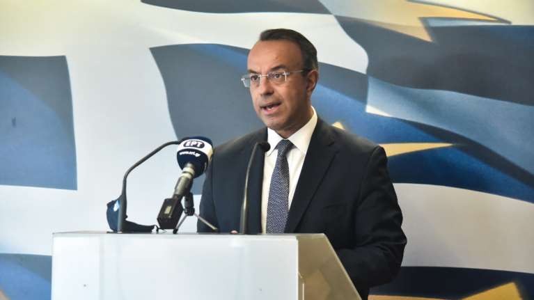 Σταϊκούρας για ΕΝΦΙΑ:  Μείωση κατά κύριο λόγο σε χαμηλά και μεσαία στρώματα - Τα παραδείγματα που έδωσε