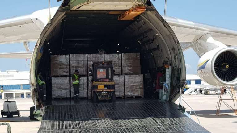 Στο Ελευθέριος Βενιζέλος με αεροπλάνο Antonov 2,5 εκατ. self test- Υποχρεωτικά από Δευτέρα και…πρόστιμα