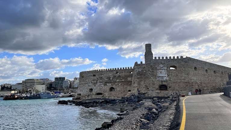 Ηράκλειο: Παιδί έπεσε από το φρούριο Κούλε, μεταφέρθηκε τραυματισμένο στο ΠΑΓΝΗ