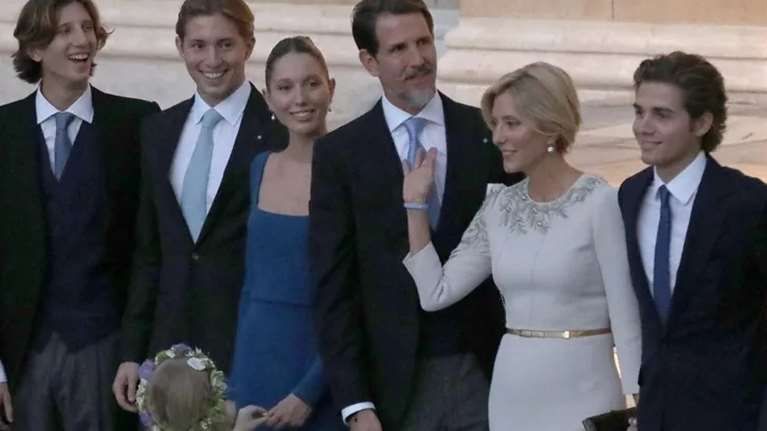 Ο γιος του Παύλου και της Μαρί Σαντάλ Αχιλλέας σε σπάνια κλικ με τη σύντροφό του