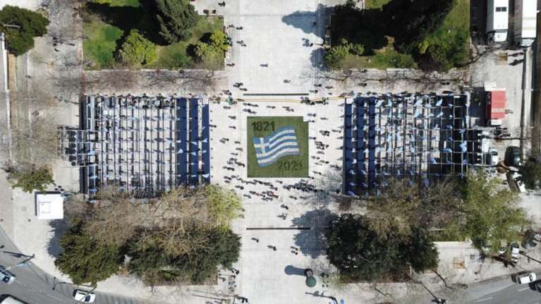 25η Μαρτίου: Το Σύνταγμα έτοιμο να γιορτάσει την Επέτειο των 200 χρόνων - Υπέροχες εικόνες από drone [Βίντεο]