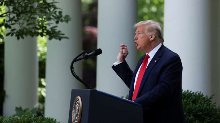 Τραμπ: Ούτε λέξη για το &quot;μαρτύριο&quot; του Τζορτζ Φλόιντ